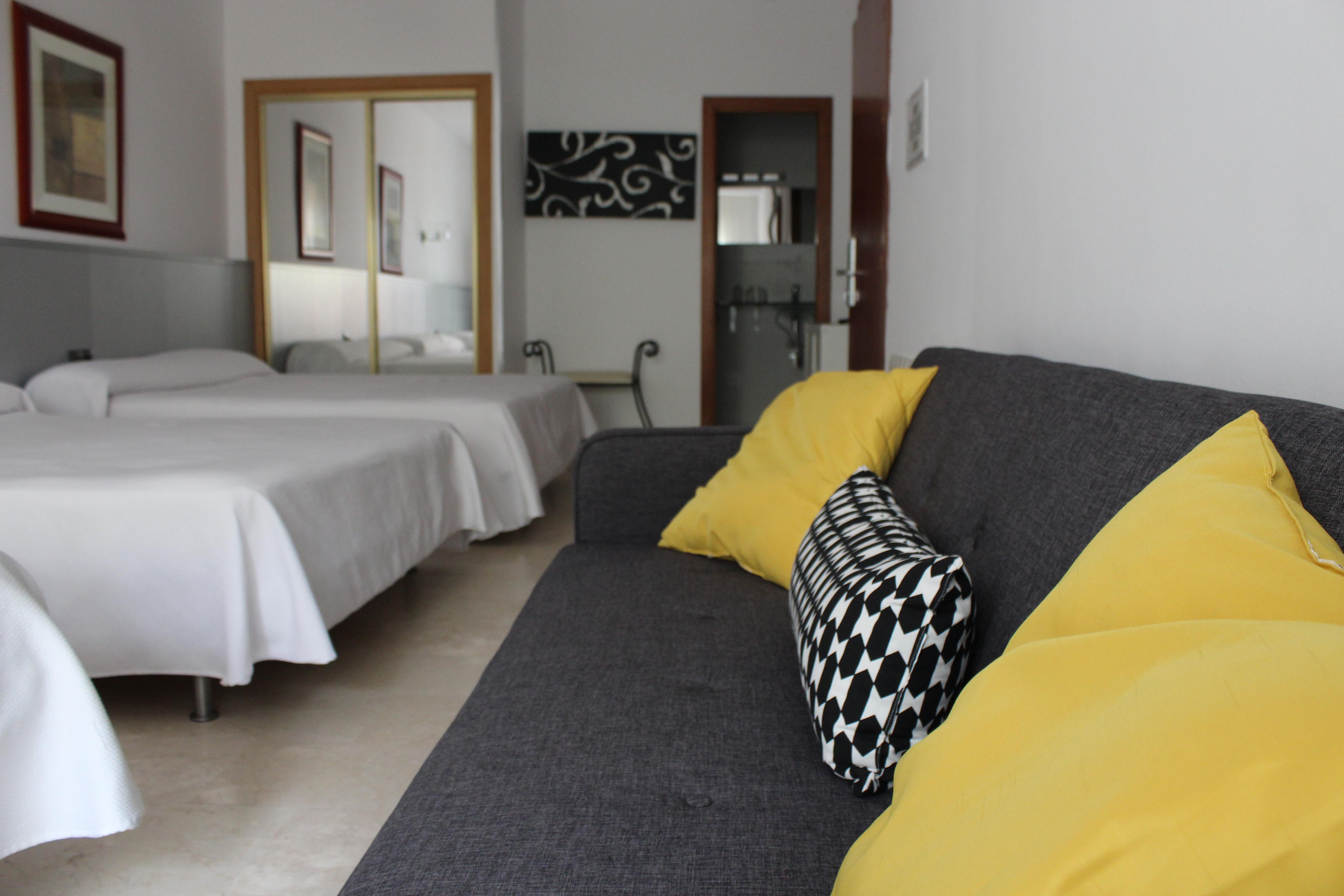 โอสตัล อาบริล Hotel เนร์คา ภายนอก รูปภาพ