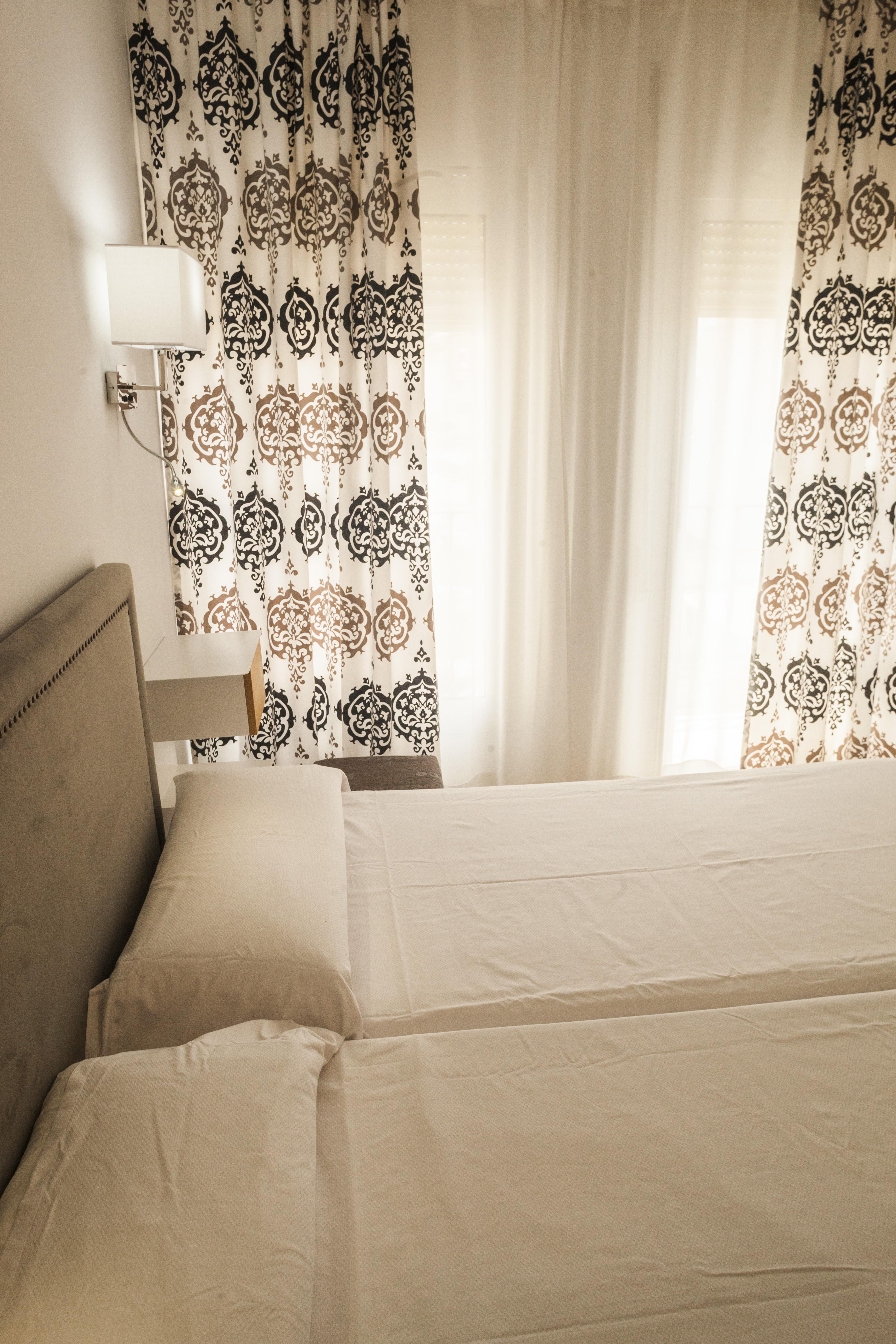 โอสตัล อาบริล Hotel เนร์คา ภายนอก รูปภาพ